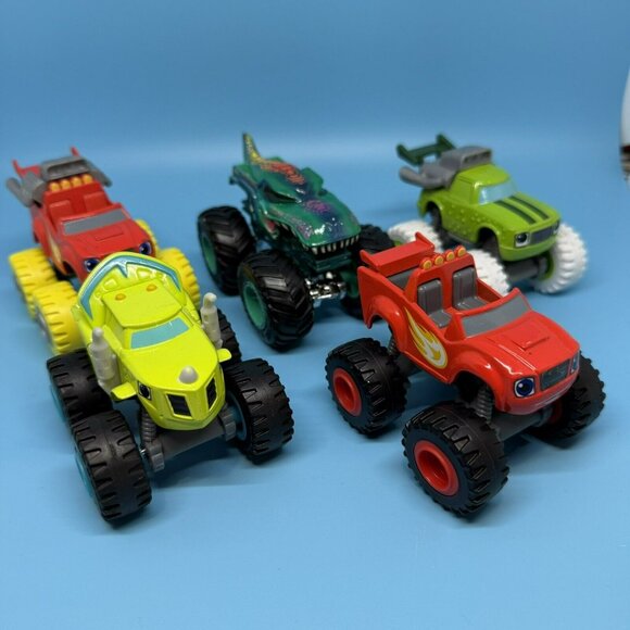 Lot Of 5 Monster Trucks 1:64 Mattel And Hot Wheels‎ - Picture 1 of 6